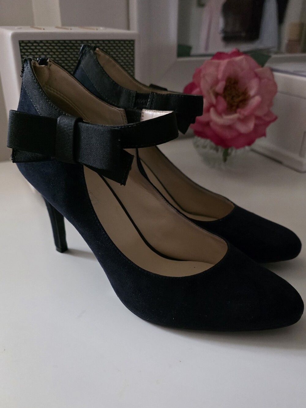 Almost New Nine West Navy Blue & Black Faux Suede Mary Jane  Pumps 3.5" Heel 6W